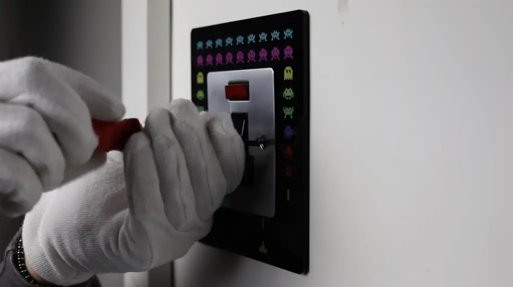 How to Fit a Light Switch Surround - 3
