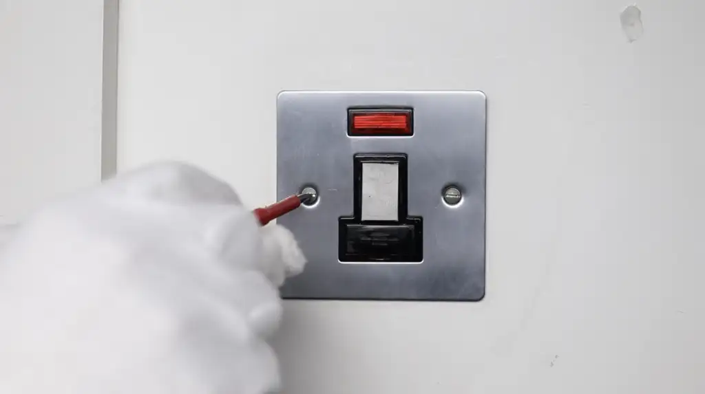How to Fit a Light Switch Surround - 5